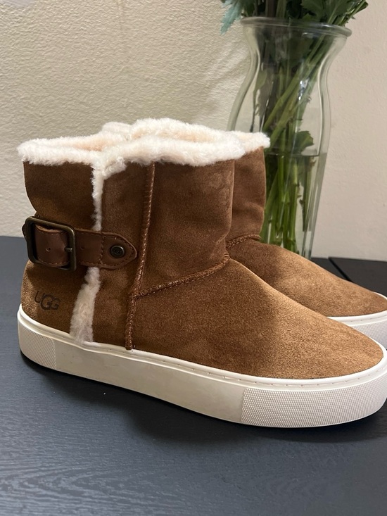UGG Shoes - UGG Kids Brown Suede Shearling-Lined Slip-On Boots zise 6 women